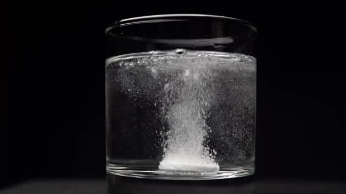 泡腾片抗酸剂在一杯水中