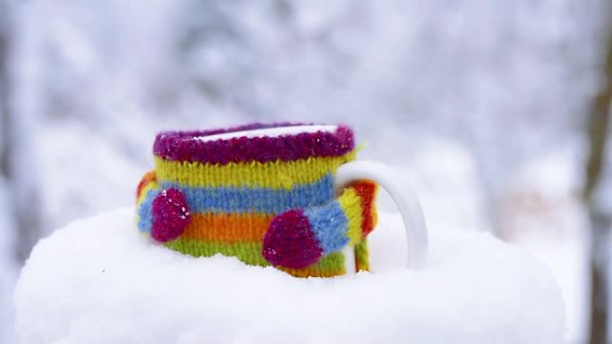 雪下的茶杯
