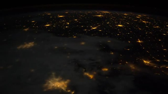 从国际空间站看到的夜间地球。美国国家航空航天局提供的这段视频的元素