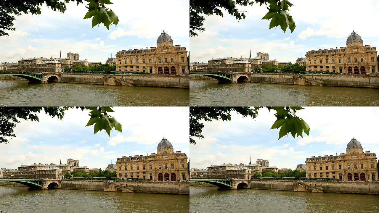 巴黎的皇家桥和卢浮宫