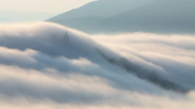 加略山上空的云-斯洛伐克景观，班斯卡·斯蒂夫尼察
