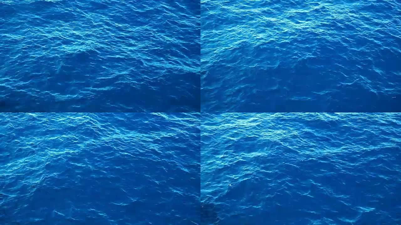 在受干扰的海洋水面上运动，可循环。美丽的bokeh反映了电影学分或介绍的令人印象深刻的背景