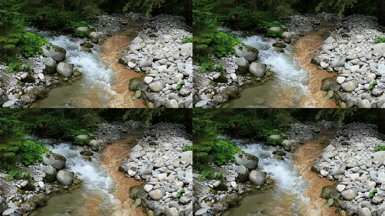 肮脏的污水流入清洁溪