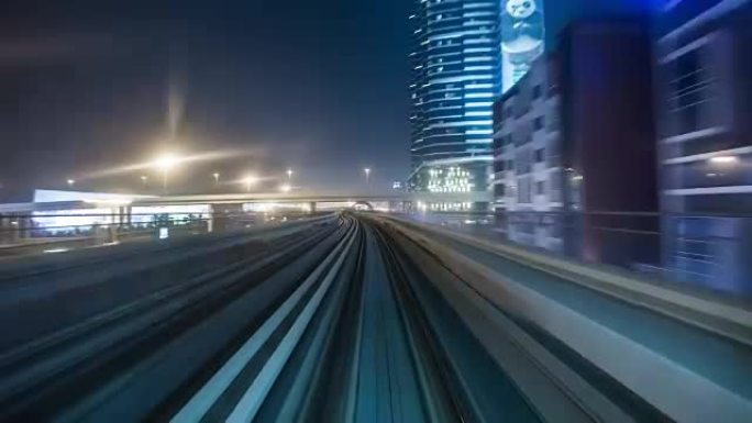 火车即将驶入迪拜地铁站是阿拉伯联合酋长国的一个城市和酋长国