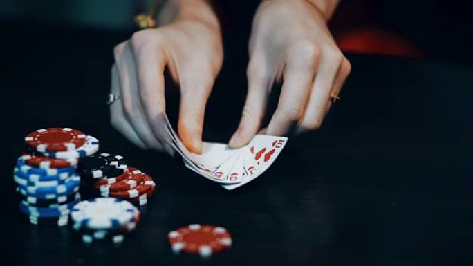 扑克游戏 -- 把牌扔到扑克筹码附近