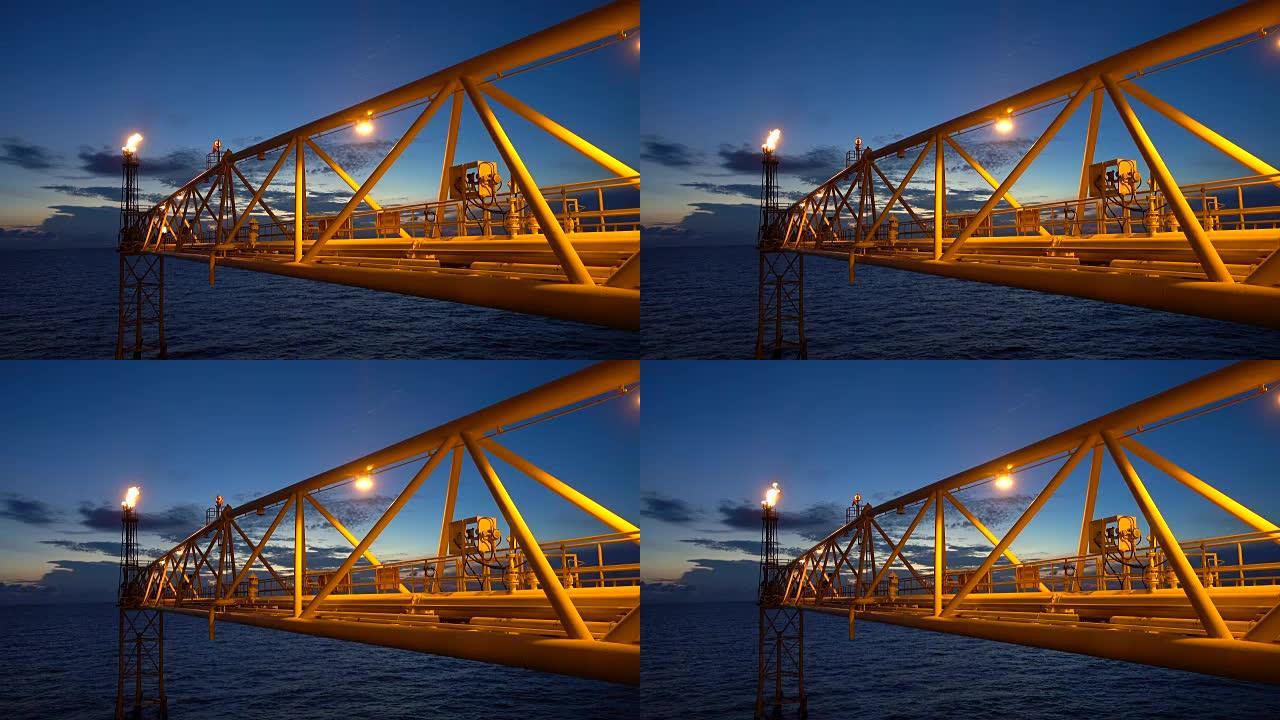 石油和天然气平台的镜头，带有火炬燃烧桥，太阳升起，早晨美丽的云朵，为石油和天然气工业概念。