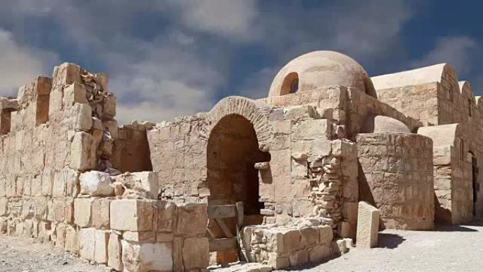 约旦安曼附近的Quseir (Qasr) 阿姆拉沙漠城堡。世界遗产与著名的壁画。