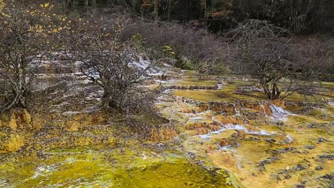 中国四川黄龙山自然钙化池