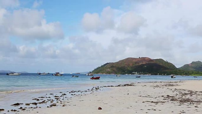 塞舌尔普拉兰岛的热带海滩