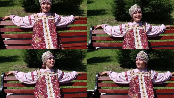 女孩坐在长凳上，俄罗斯民间服装