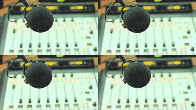 广播演播室里的麦克风