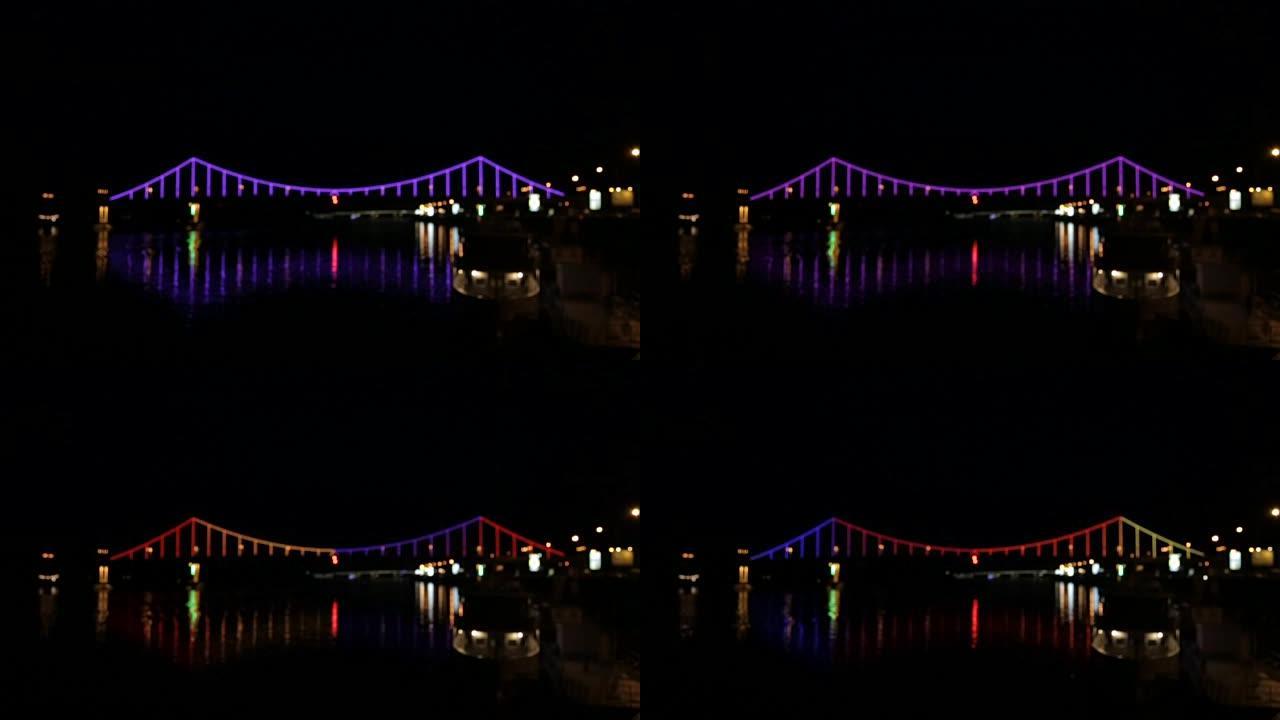 彩色灯笼突出显示的跨河桥梁