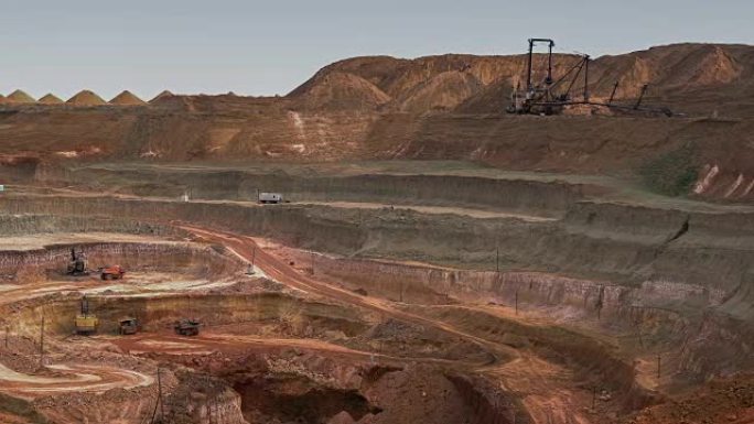 采石场的全景。巴尔汗·桑兹。矿产开发。
