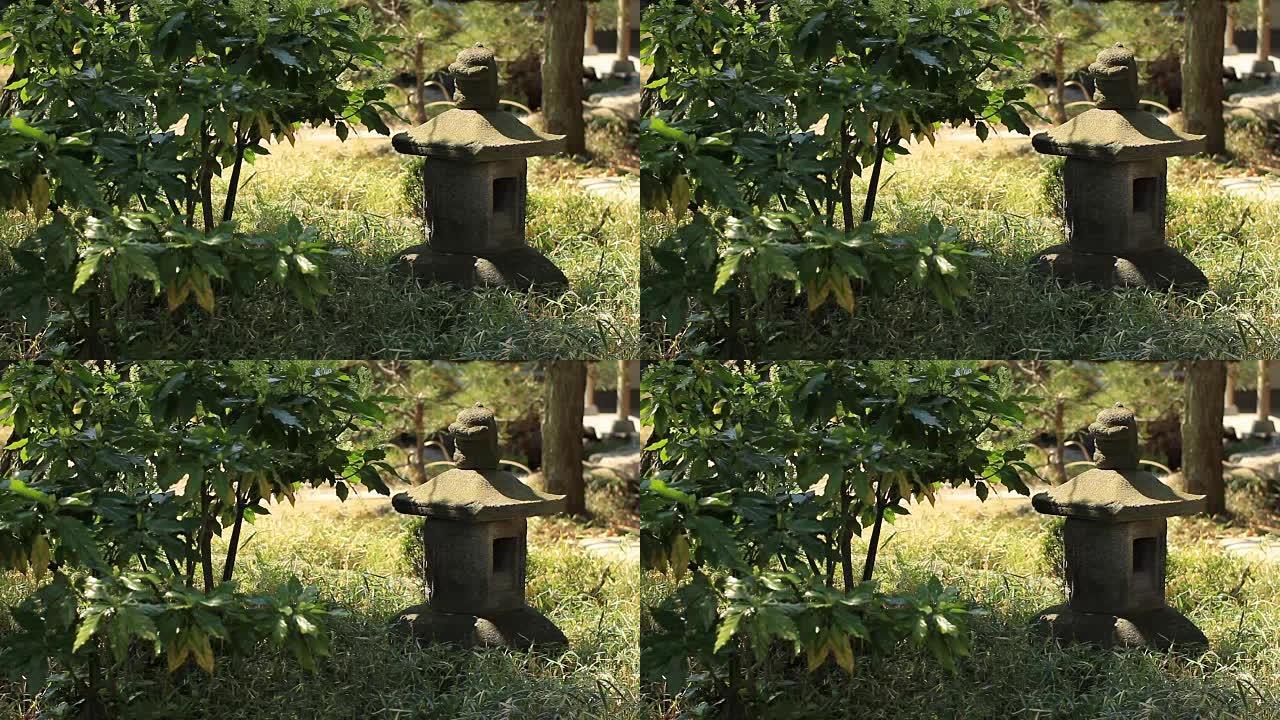 日本花园中的灯笼在白川清美拍摄