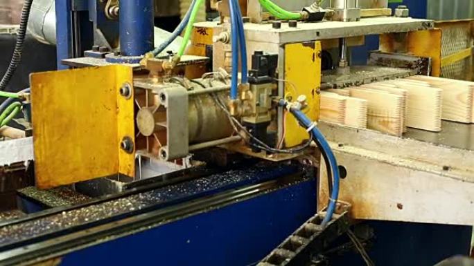 锯木厂。生产胶凝木的现代机器