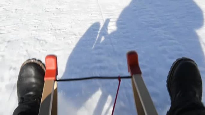 滑雪橇在冬季景观波夫