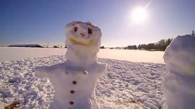 路边的大雪人