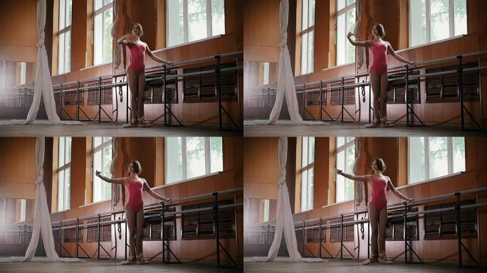 模特儿芭蕾舞女演员在工作室练习，慢动作