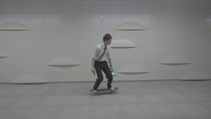 青春运动滑板少年玩滑板极限运动