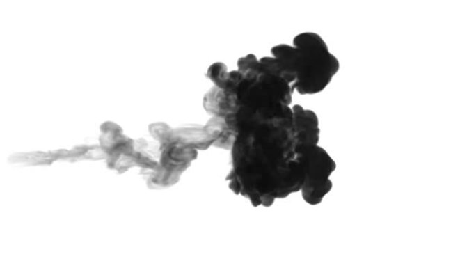 一股墨水流，注入黑色染料云或烟雾，墨水以慢动作注入白色。黑色在水中传播。漆黑的背景或烟雾背景，用于墨