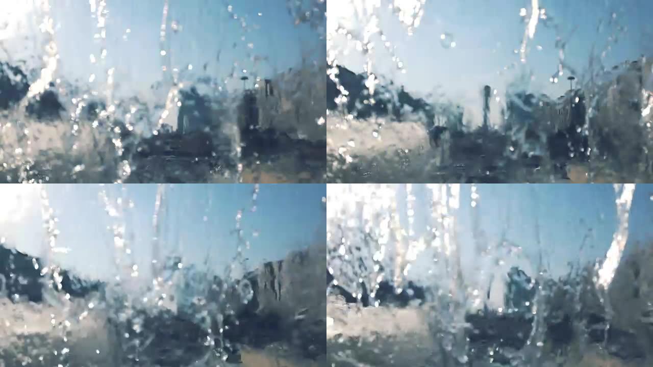 水流过玻璃表面，下雨。