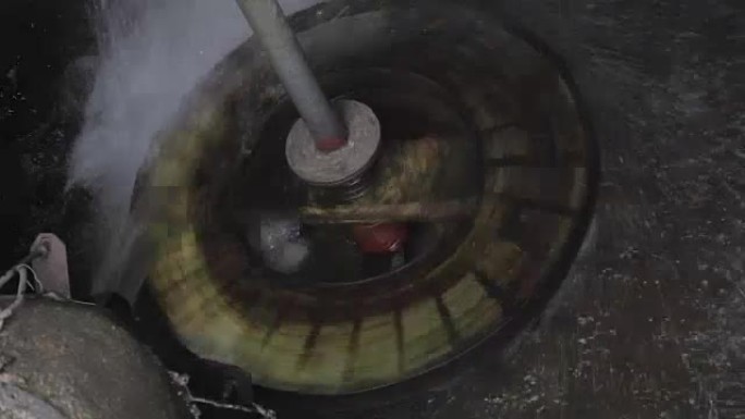 水轮旋转
