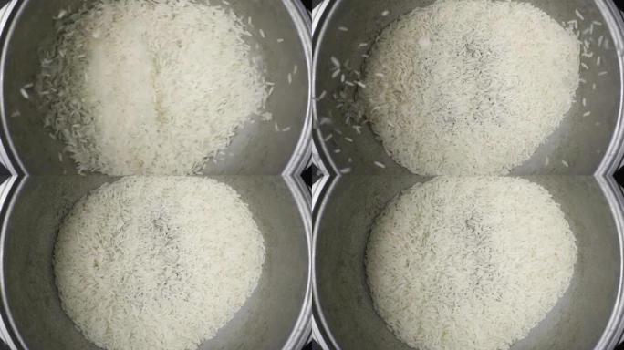 慢吞吞的莫龙粒米在锅里落下