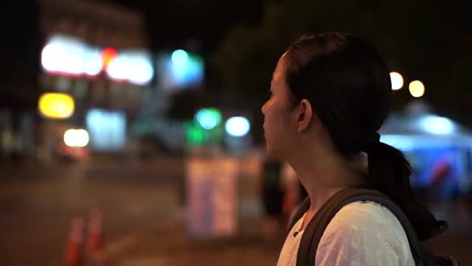 亚洲旅游少女夜游都市神色迷乱思索迷途