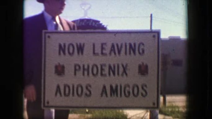 1949: 现在离开凤凰城阿迪奥斯amigos路边旅游旅游标志。