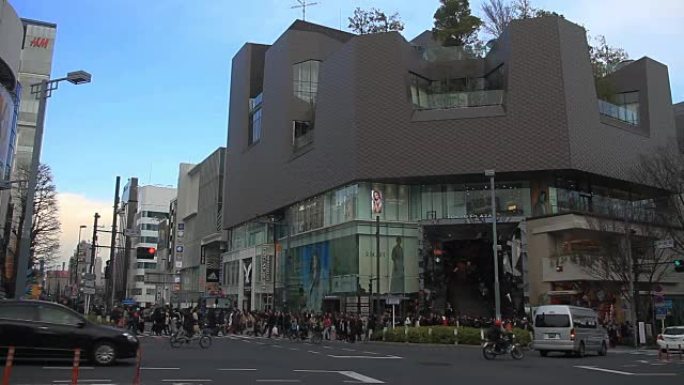 东京原宿东急广场大楼附近的原宿交叉口