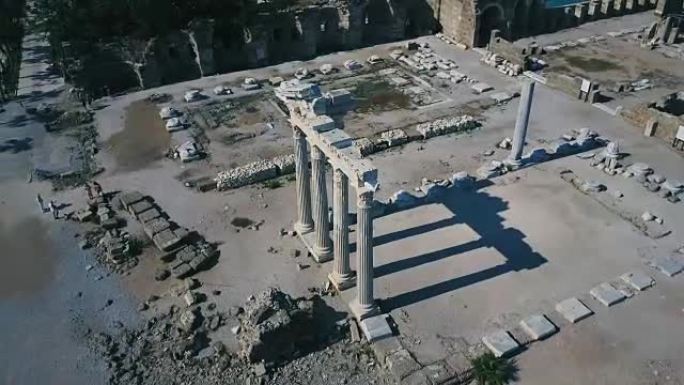 古代寺庙和圆柱遗址的无人机视图。鸟瞰图