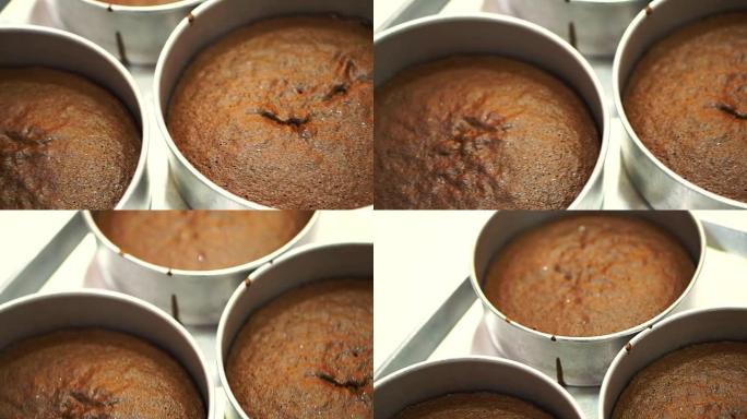 巧克力蛋糕海绵在不锈钢模具中烘烤，由烤箱新鲜制成，用于生日蛋糕