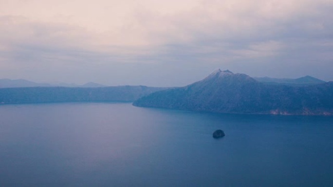 日本北海道阿寒国立公园内的玛树湖，以4k拍摄