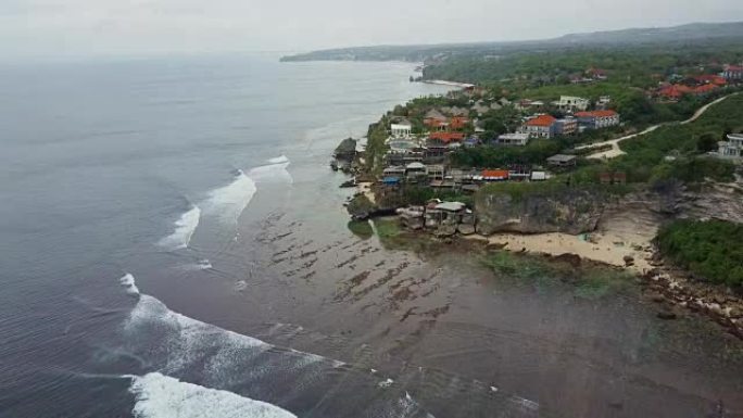 海滩和海岸的鸟瞰图