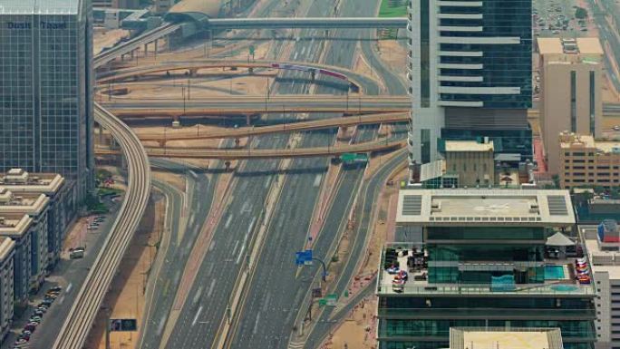 迪拜热天交通路口关闭屋顶顶视图4k延时阿拉伯联合酋长国