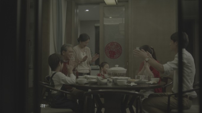 一家人团聚吃饭 元宵节 中秋节 春节