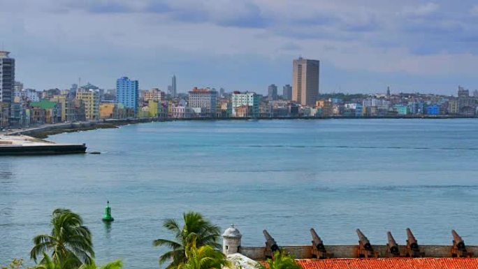 从旧堡看到的哈万古巴4k市，前景中的佳能