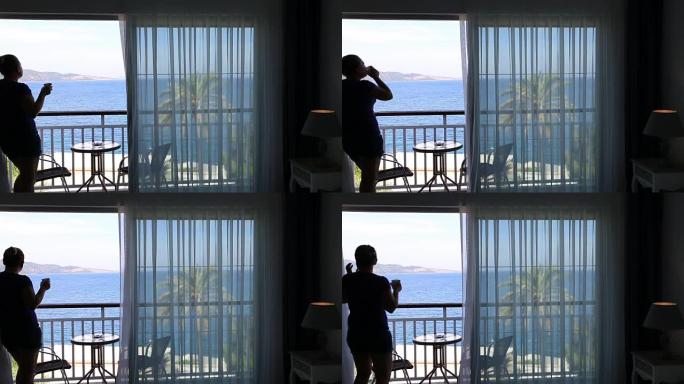 女人透过窗户望向大海