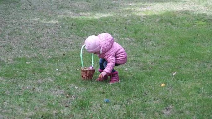 收集复活节彩蛋的小女孩
