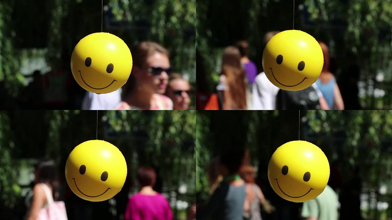 微笑的黄色球