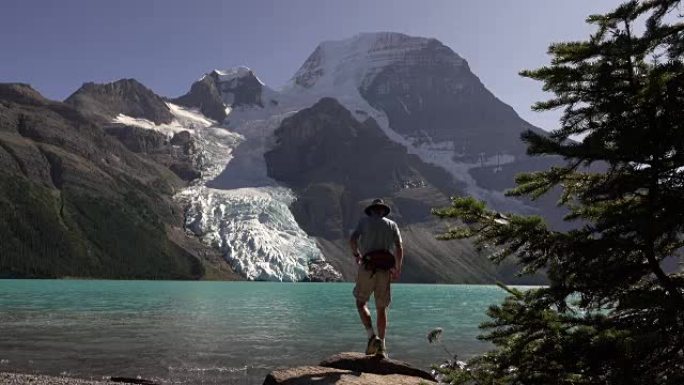 罗布森山省立公园徒步游客加拿大不列颠哥伦比亚省伯格湖冰川