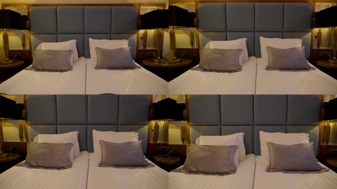 酒店房间内的白色舒适床