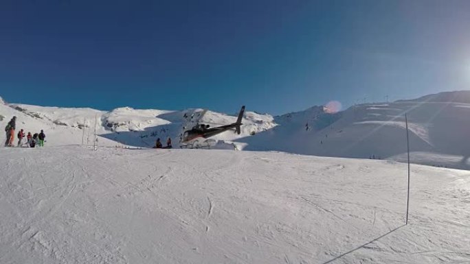 空中救护执行山地救援任务