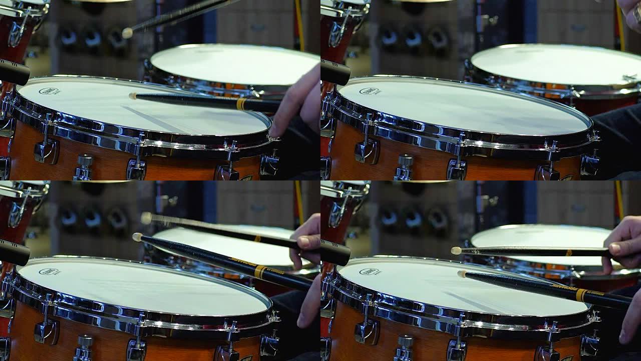 两个鼓棒击中小鼓的特写镜头，慢动作