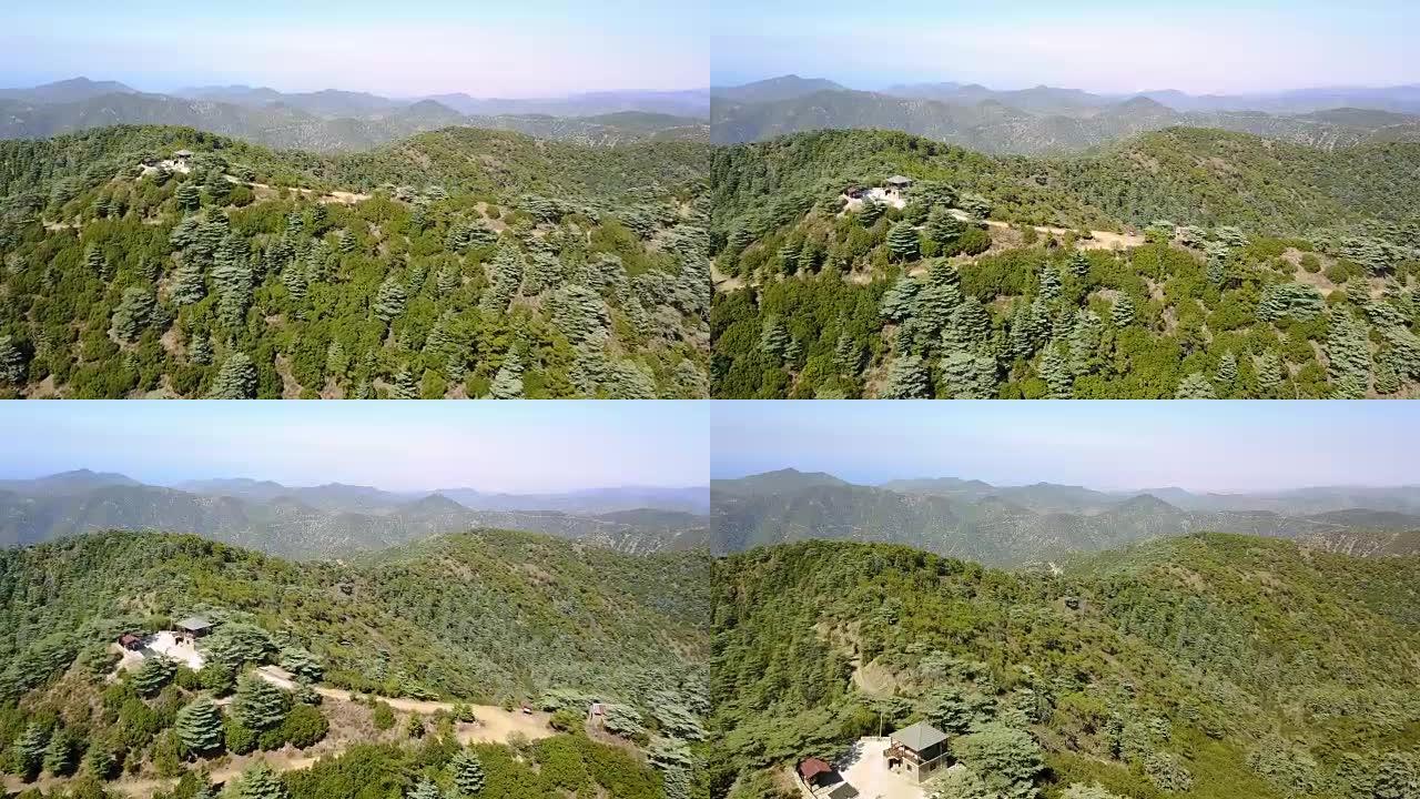 山地景观。塞浦路斯岛雪松谷。飞行在高空中消防站。森林里给林务员的房子。林业