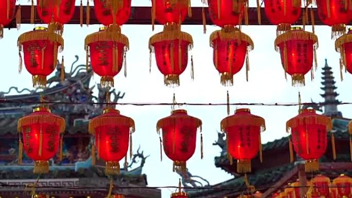 高清视频中国红灯笼。点亮灯来庆祝中国新年。中国台湾寺庙美丽的夜景