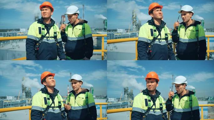 工业厂房上有对讲机的工人