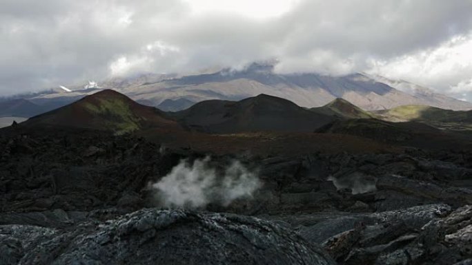 火山喷发造成的冻结熔岩流平坦的Tolbachik 2012年
