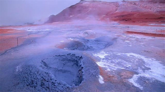 沸腾的泥浆七彩火山泉地热景观Myvatn Hverir冰岛