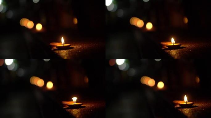 晚上点燃蜡烛，以在泰国Loi kathong节上向河女神致敬。